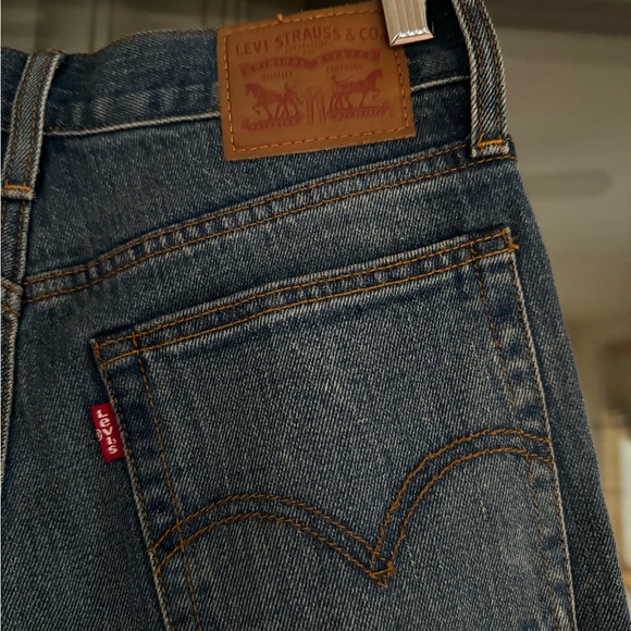 NWOT Levi’s Wedgie Straight Leg Raw Hem Jeans - Picture 3 of 6